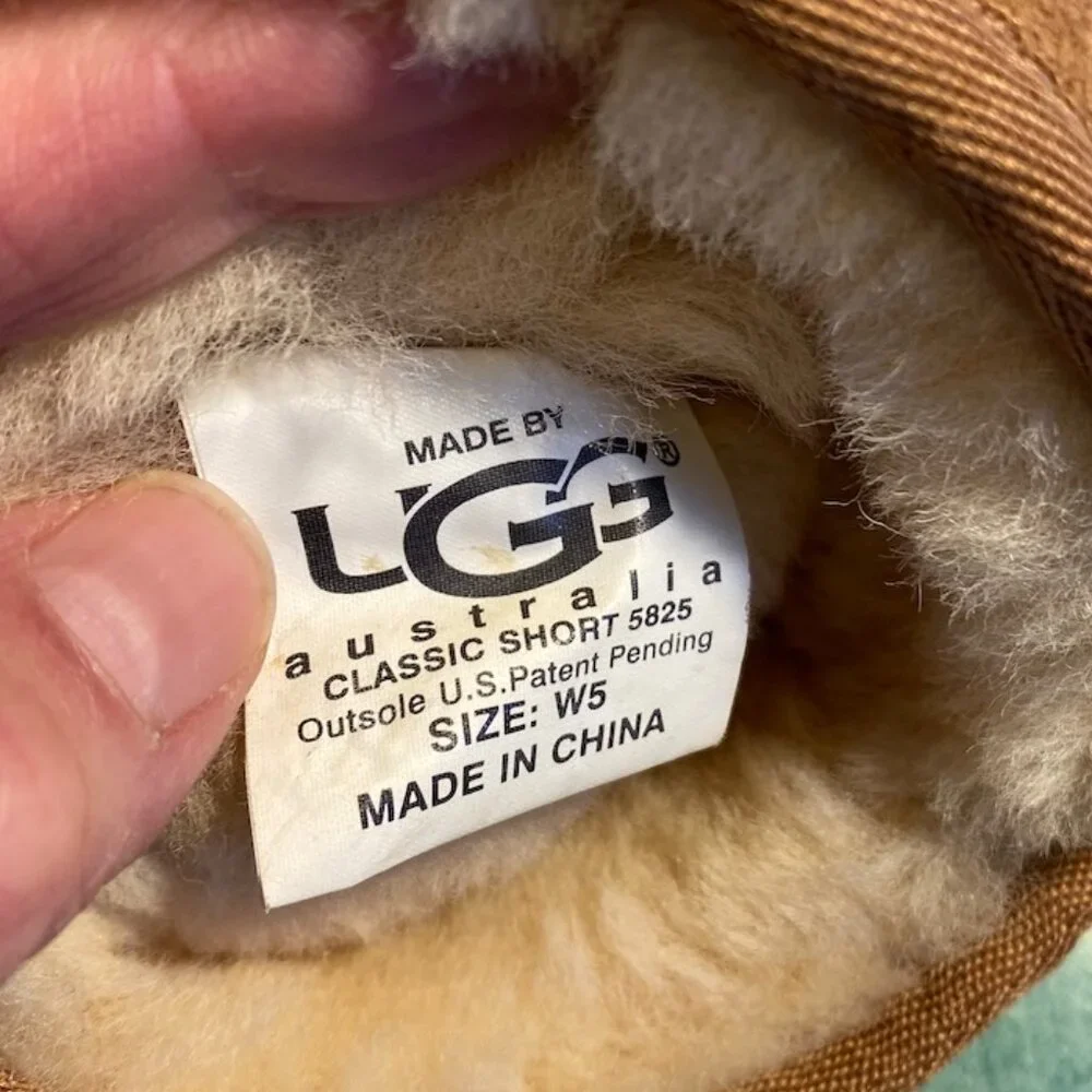 Uggs Women's Classic Short II, Size 5, Barely Worn, Excellent Condition